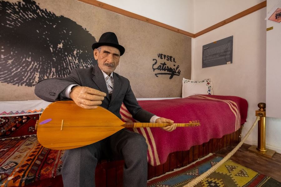  Dostları Veysel
