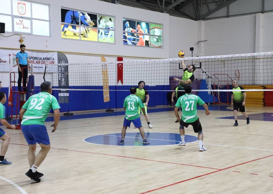 Voleybol Turnuvası Sürüyor