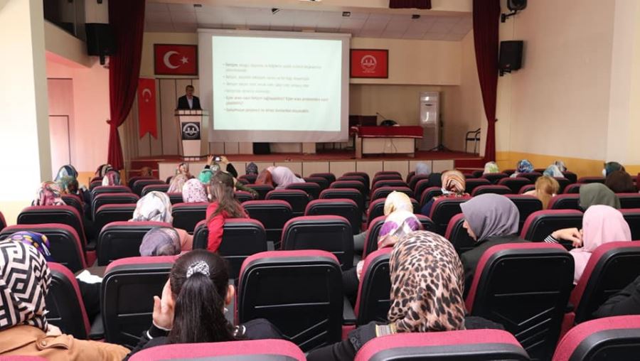 Kadınlara Yönelik Seminer Başlatıldı