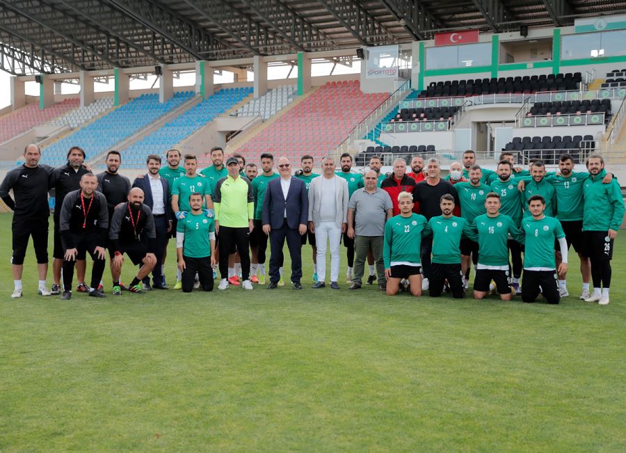 Lider Takımı Tebrik Etti