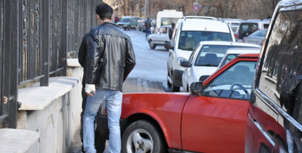 Kaldırım Tıkandı Yol Kapandı