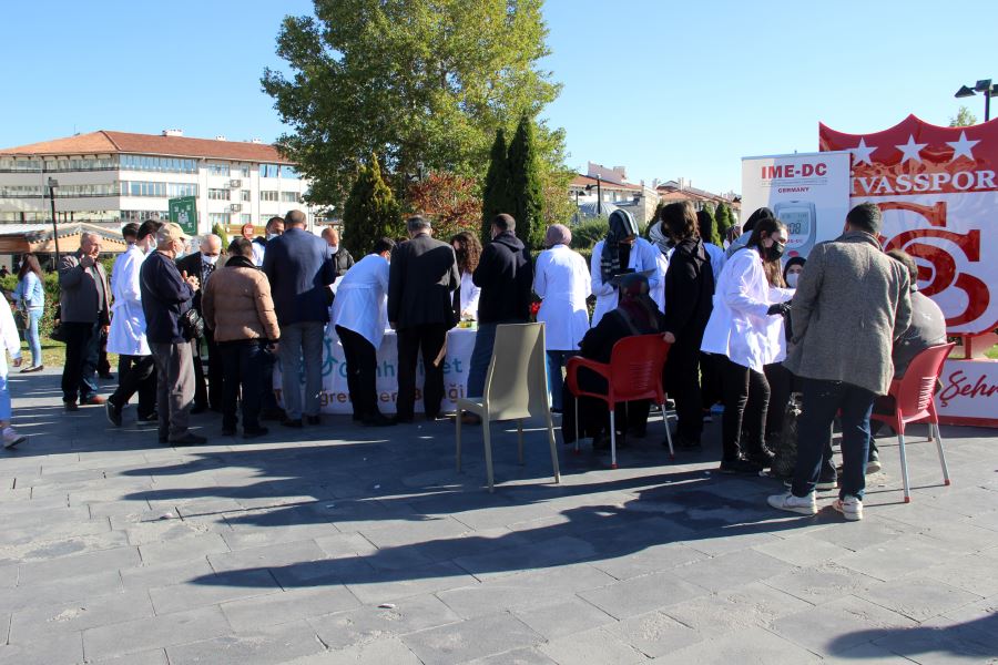 Öğrenciler Şeker Ölçtü, Tecrübe Kazanıp Bilgi Paylaştı