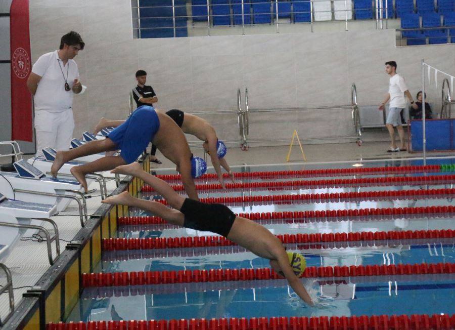 Şampiyon, Yüzme ve Sualtı Sporları Kulübü! 