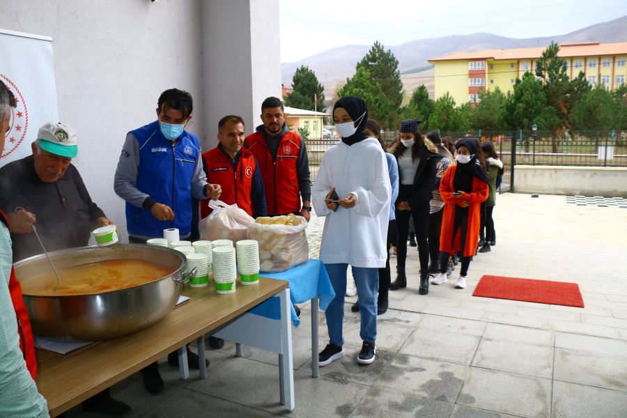 Üniversitelere Çorba İkramı