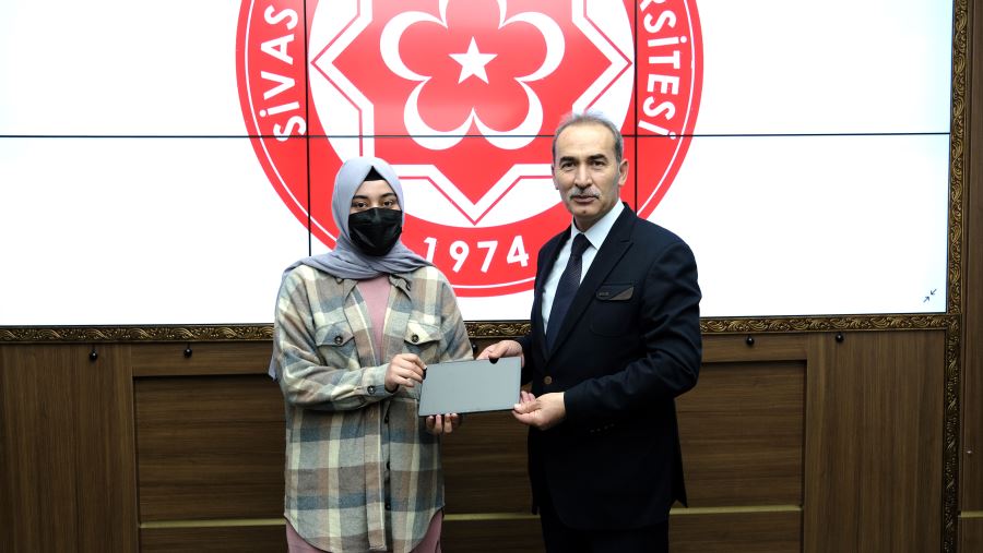 Dereceyle Giren Öğrencilere Ödül