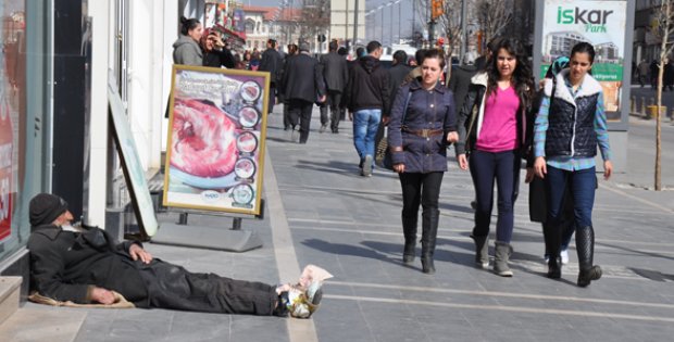 Biri Dur Demeli!..