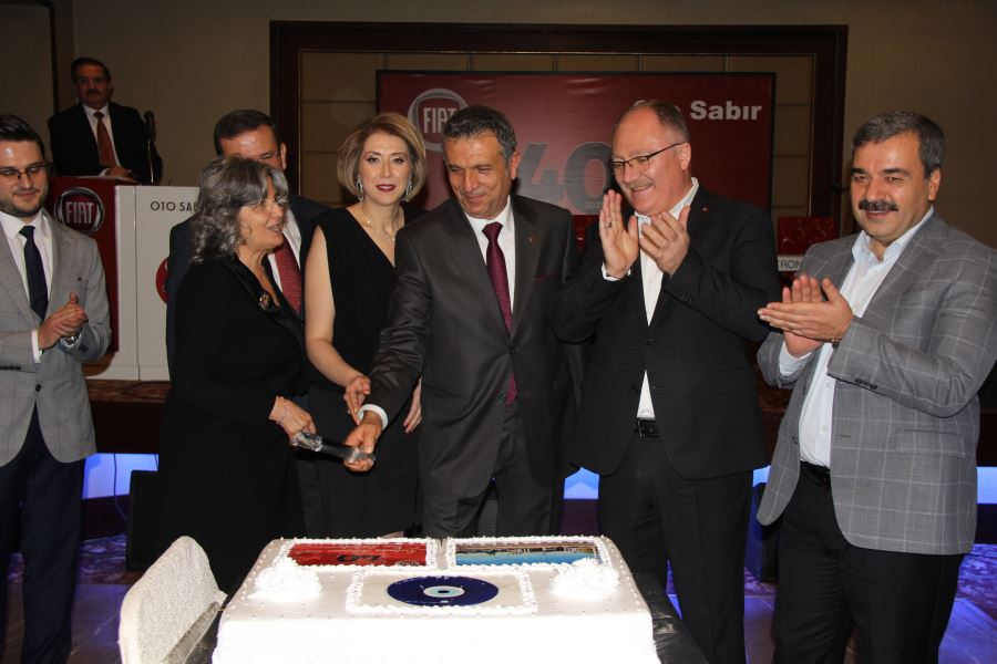  40. Yılı Pasta Keserek Kutladılar