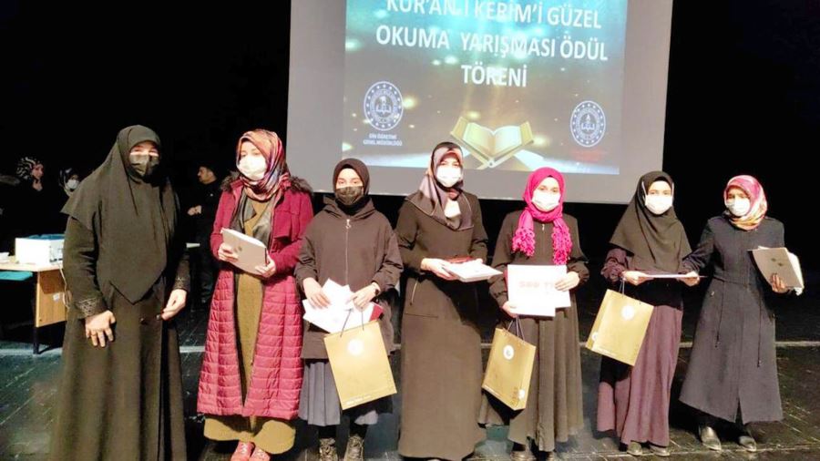Kız Öğrenciler Yarışmada Ter Döktü