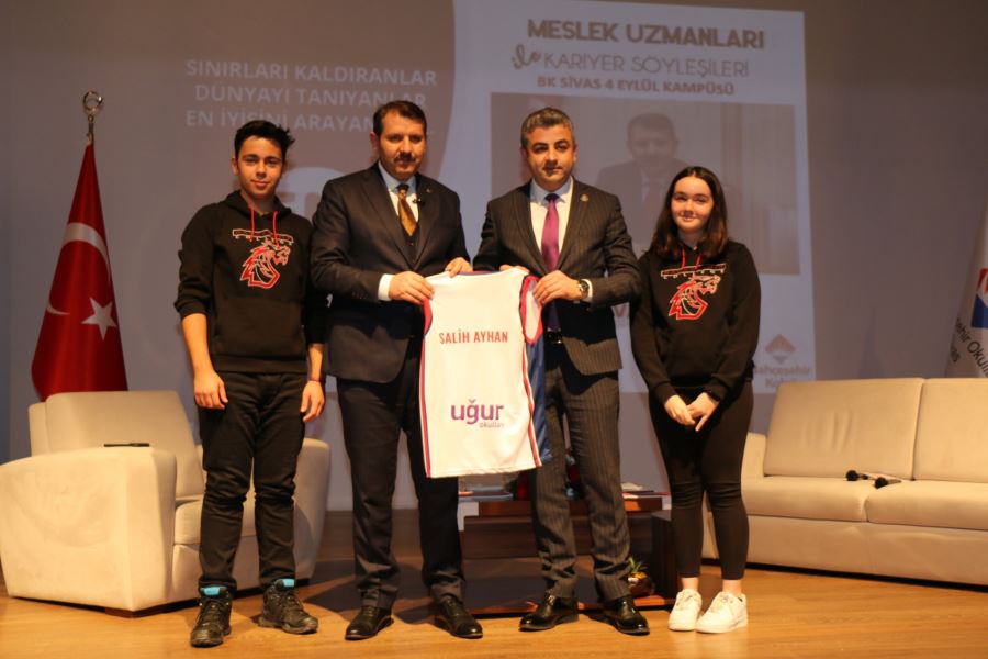 Ayhan, Öğrencilerle Buluştu