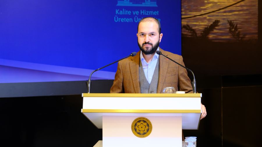 Mehmet Akif, Her Devirde Adamdı