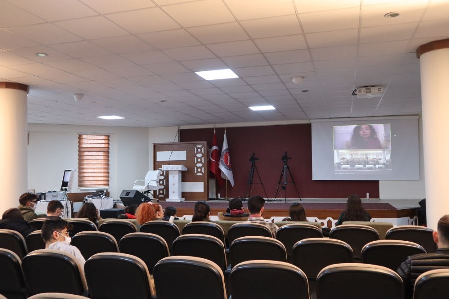 Tez Yazım Süreçlerini Anlattı
