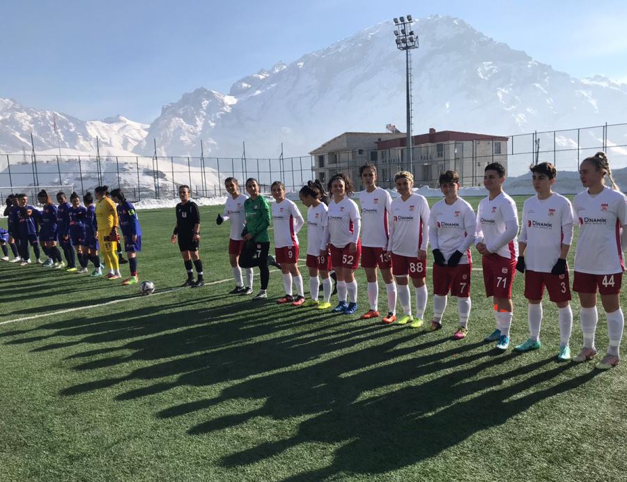 Kızlar 4-0 Mağlup Oldu