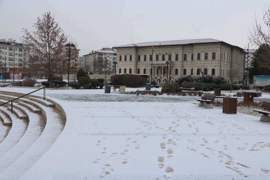 Sivas Yeni Yıla Karla Uyandı