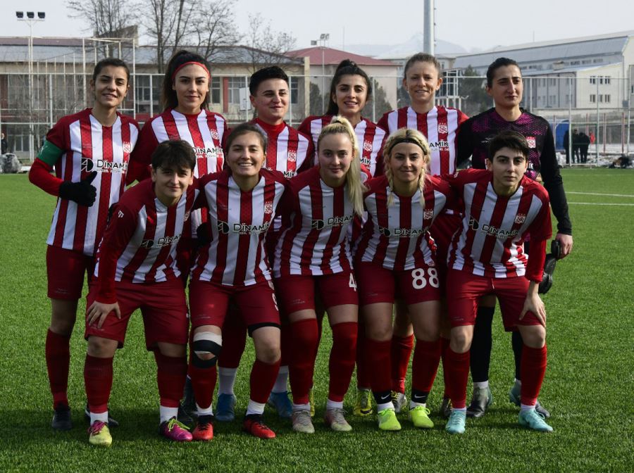 Kadın Futbol Takımı Hüsran Yaşatıyor