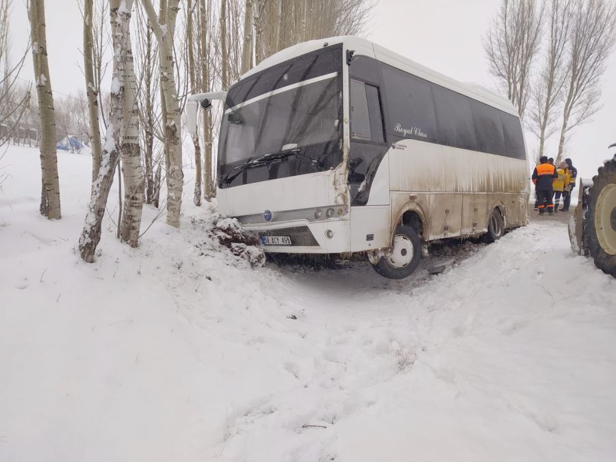  Öğrenci Servisi Yoldan Çıktı