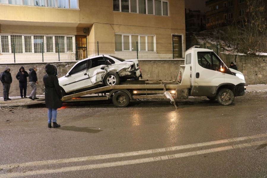6 Otomobile Çarptı