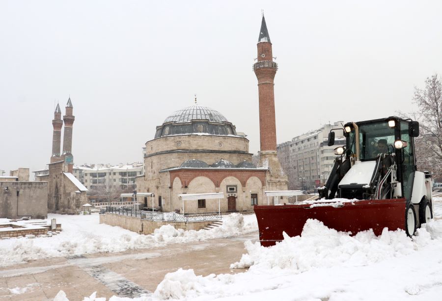 190 Köy Yolunda Ulaşım Sağlanamıyor--Video