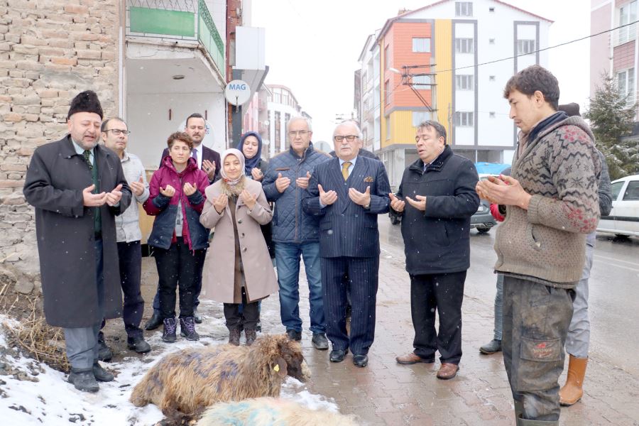 Yağan Kar İçin Koyun Kestiler