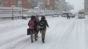 Yıldızeli İlçesinde Taşımalı Eğitime Kar Engeli
