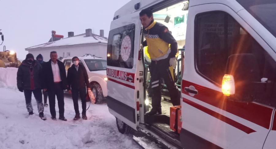 Yolu Kapanan Köydeki Hastanın İmdadına Yetiştiler--Video
