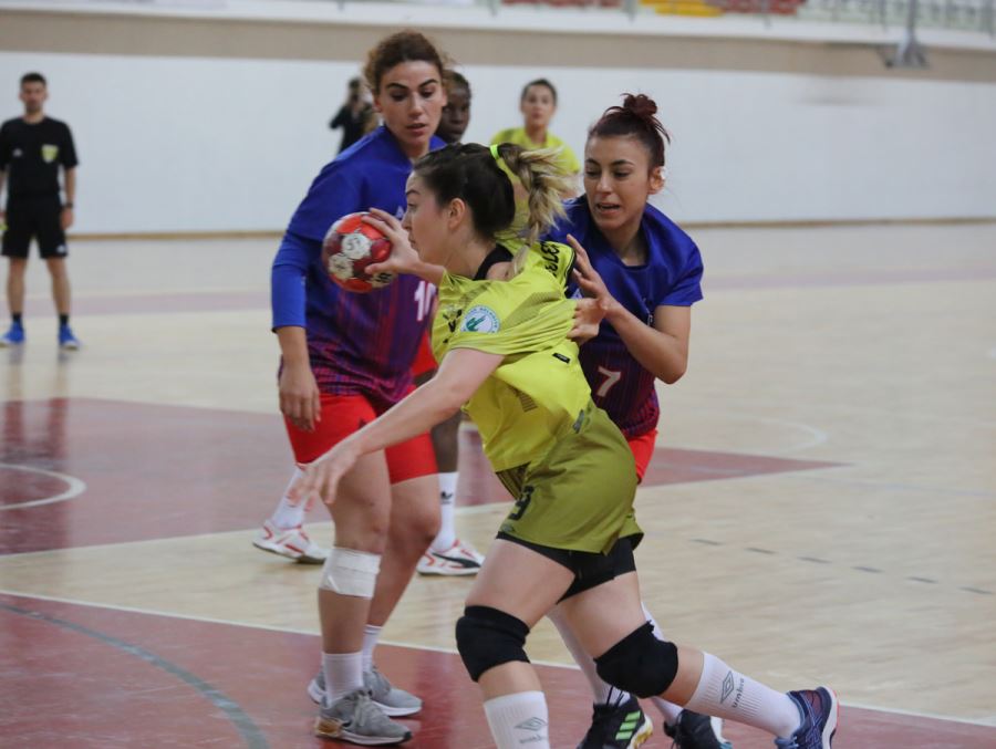 Hentbolcular Lidere Mağlup Oldu