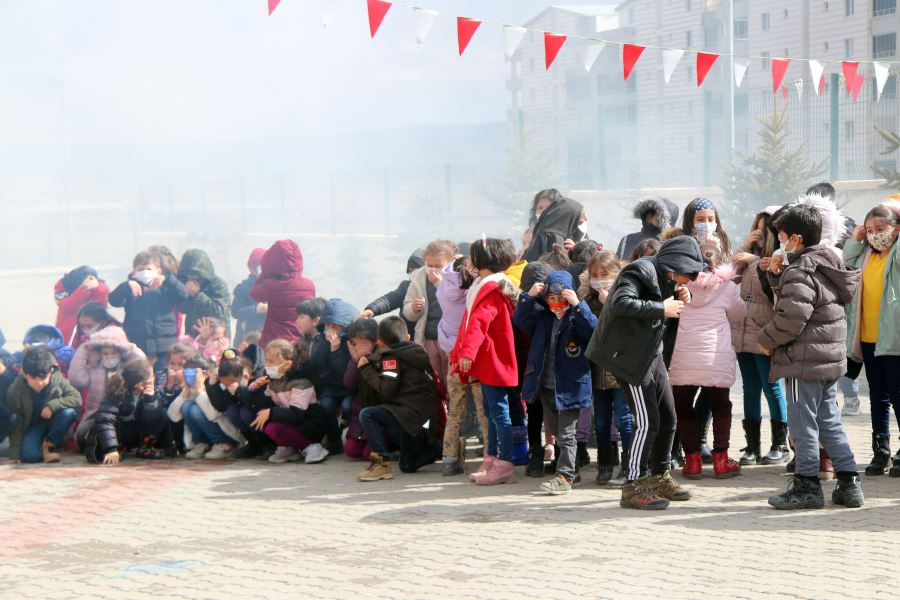 Sivas'ta Sivil Savunma Gününde Tatbikat Düzenlendi--Video