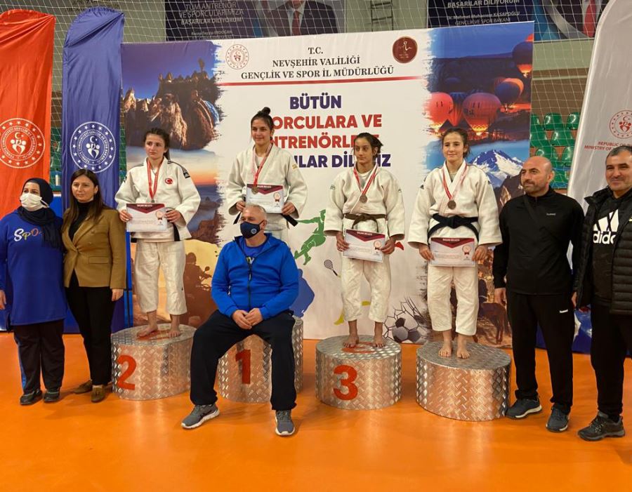 3 Madalya İle Döndüler