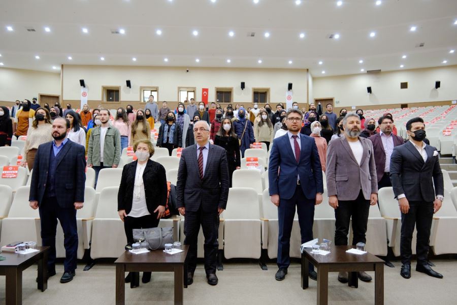 İstiklal Marşı Edebi Metindir