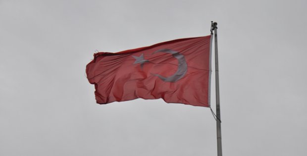 Bayrağa Saygı Bekliyoruz