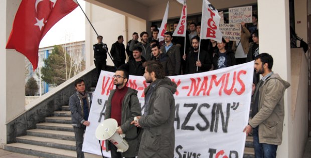 TGB, Eleştirdi