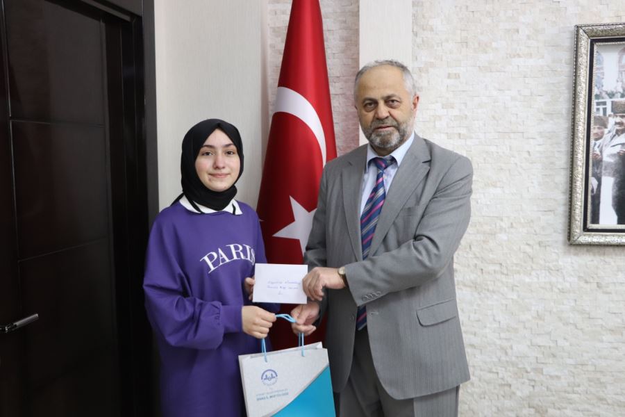 Başarılı Öğrencilere Ödül