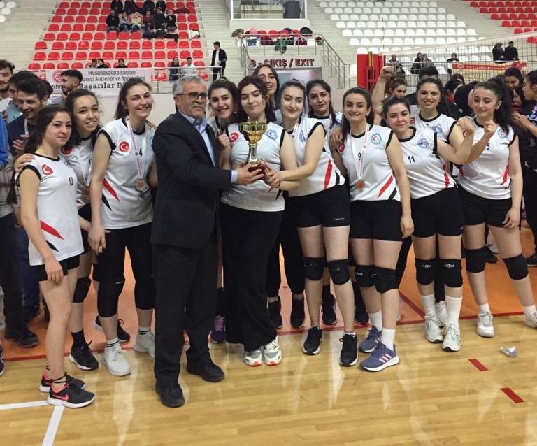 Fakülteler Voleybolda Rekabet Etti