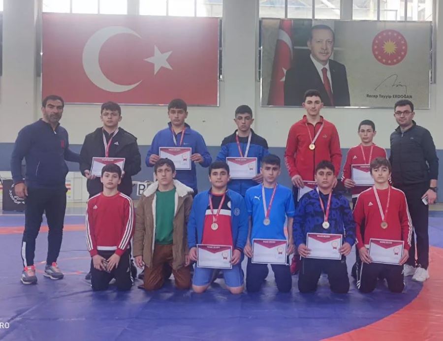 Güreşçiler Şampiyona Biletini Cebine Koydu