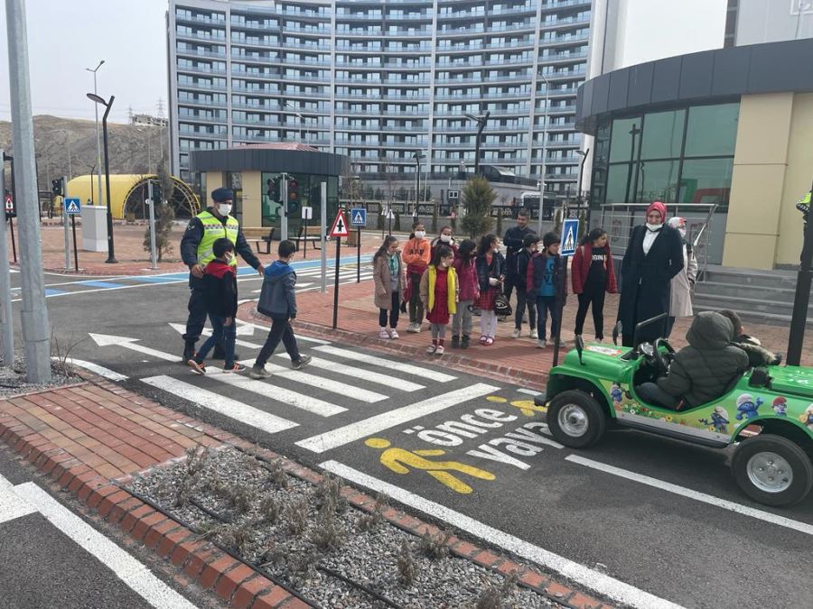 350 Öğrenciye Trafik Eğitimi