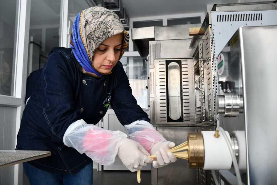 İtalyan Makarnası Üretiyor