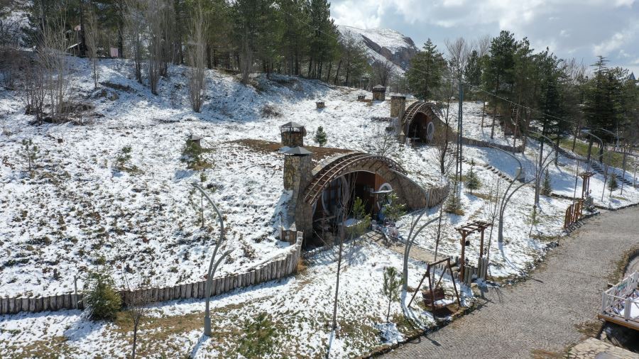 Sivas'ta Kar Hobbit Evleri Çevresinde De Etkili Oldu