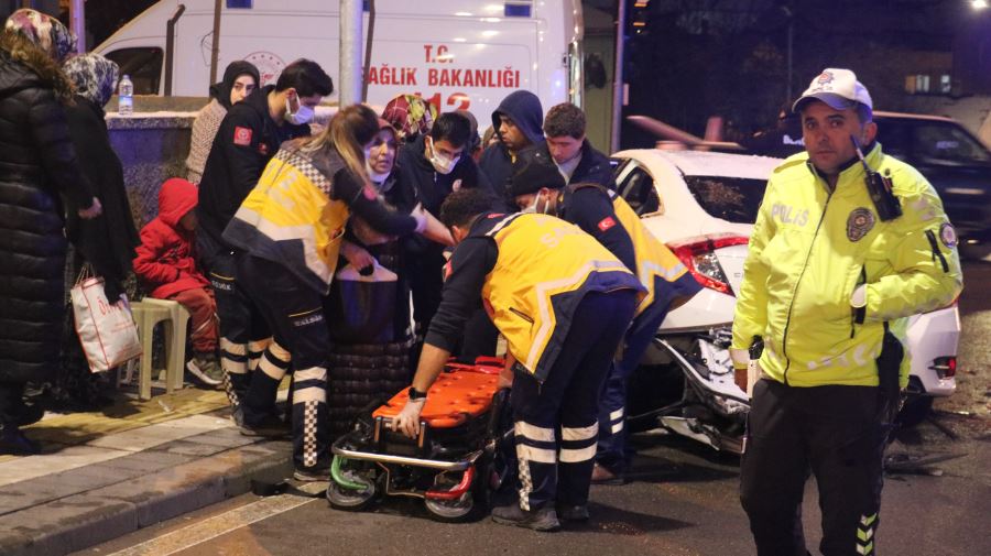 İki Farklı Trafik Kazası: 9 Yaralı--Video