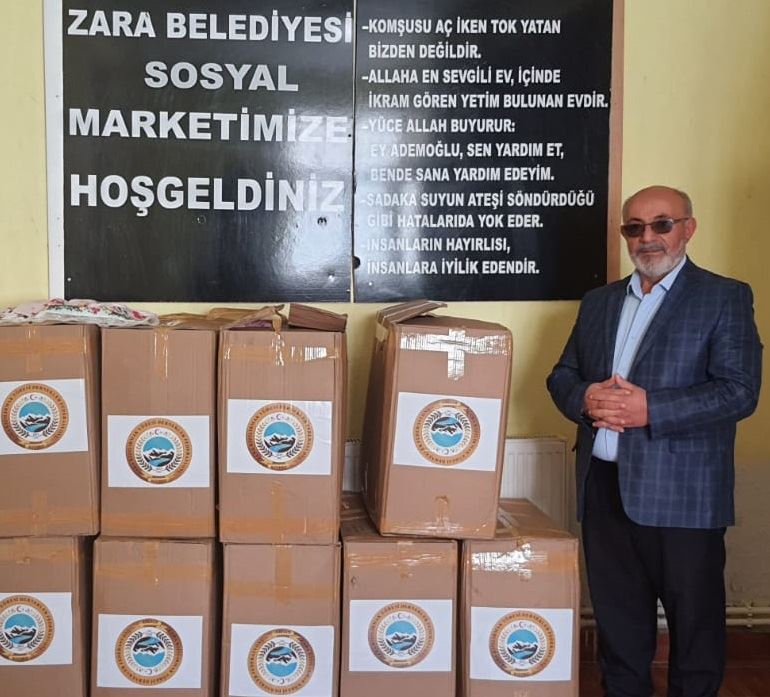 Zara'da Sosyal Markete Giysi Yardımı