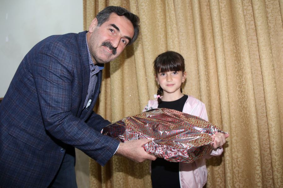 Yetim Ve Öksüzlerle Bir Araya Geldiler