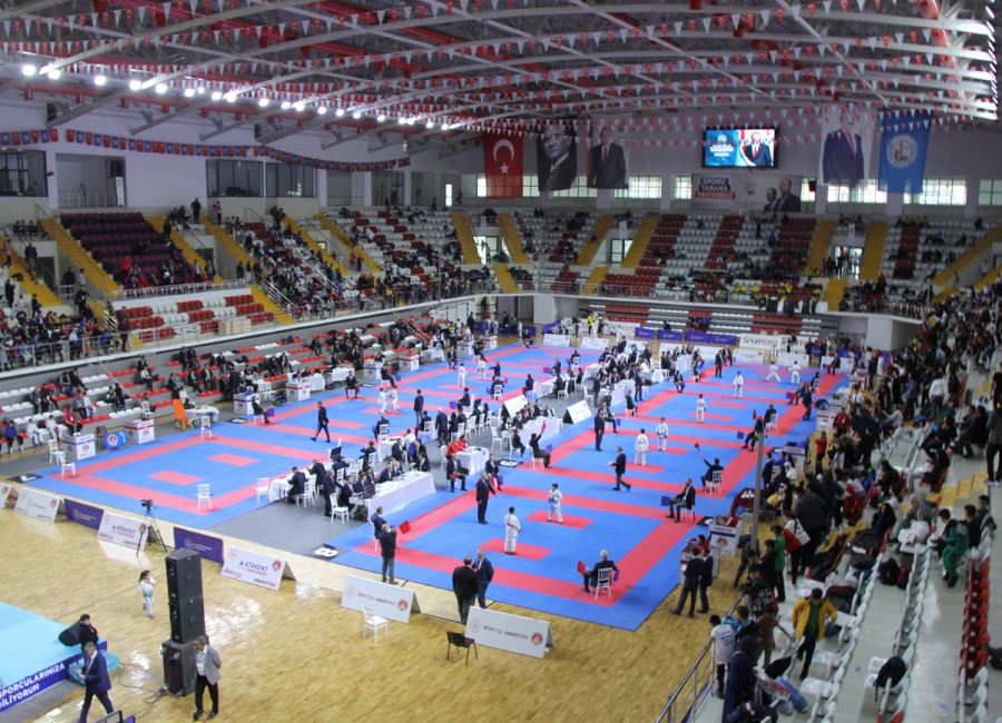 Karatede Muhteşem Açılış