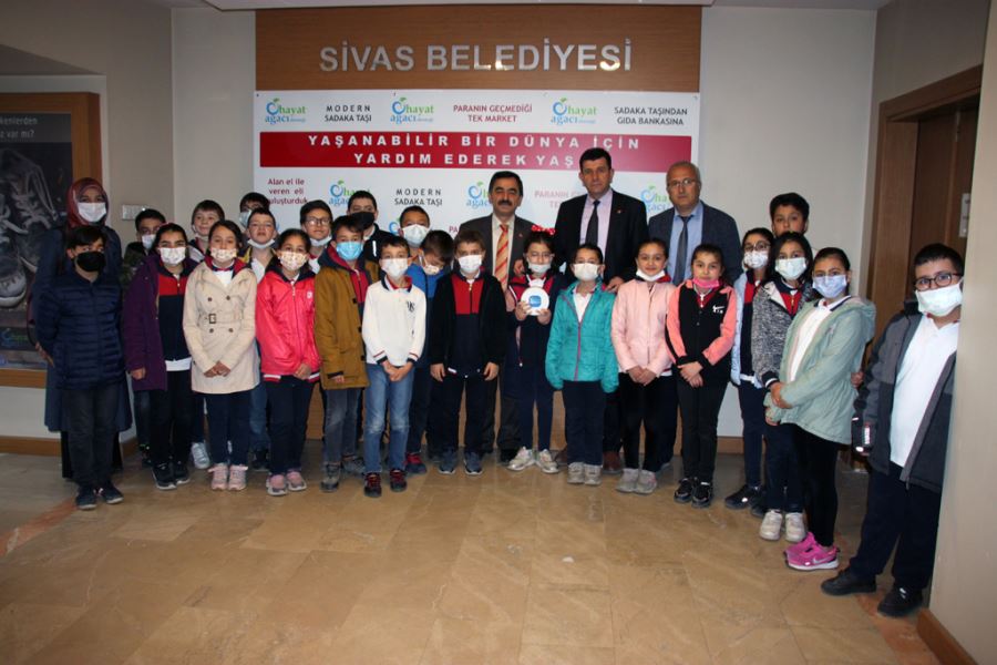  Küçüklerden Örnek Davranış