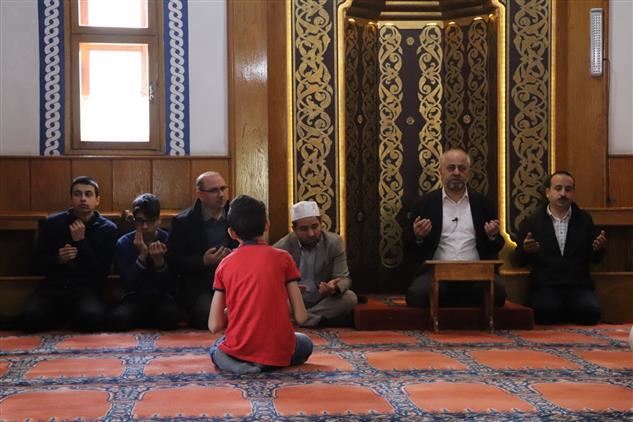 Cemaat Yoğun İlgi Gösterdi