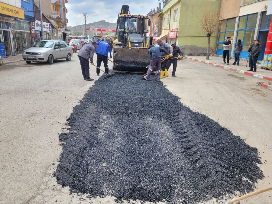 Ulaş'ta Bozuk Yollar Onarılıyor