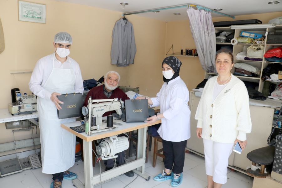Kandil Simidi Yapıp Vatandaşlara İkram Ettiler