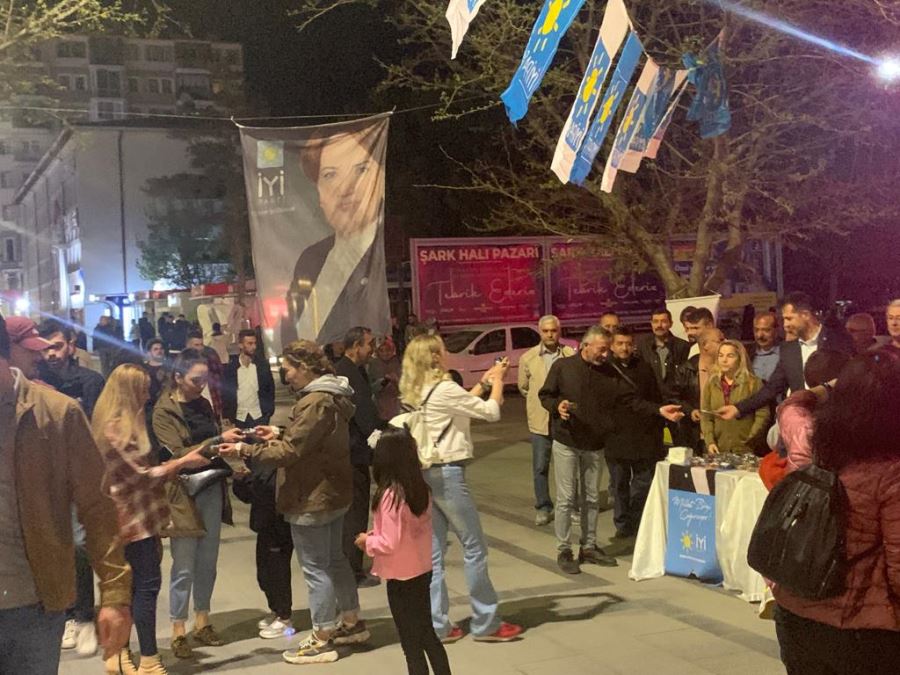 Lokma Dağıttılar