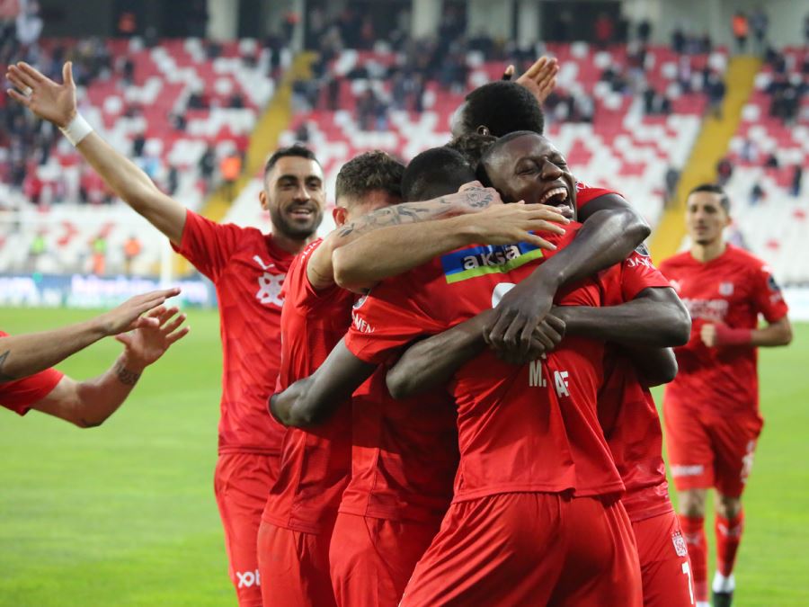 Final İçin Saldır Yiğidom