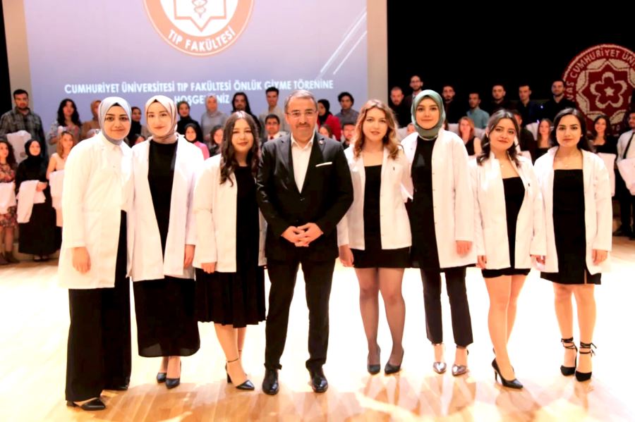 Tıp Öğrencileri Önlük Giydi