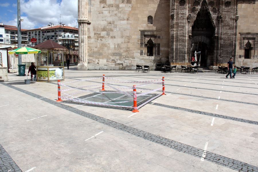    Otların Arasında Kaybolan Tarih