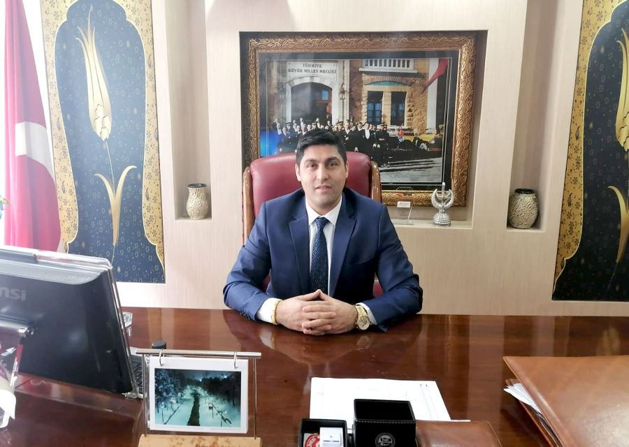 Esefle Kınıyorum