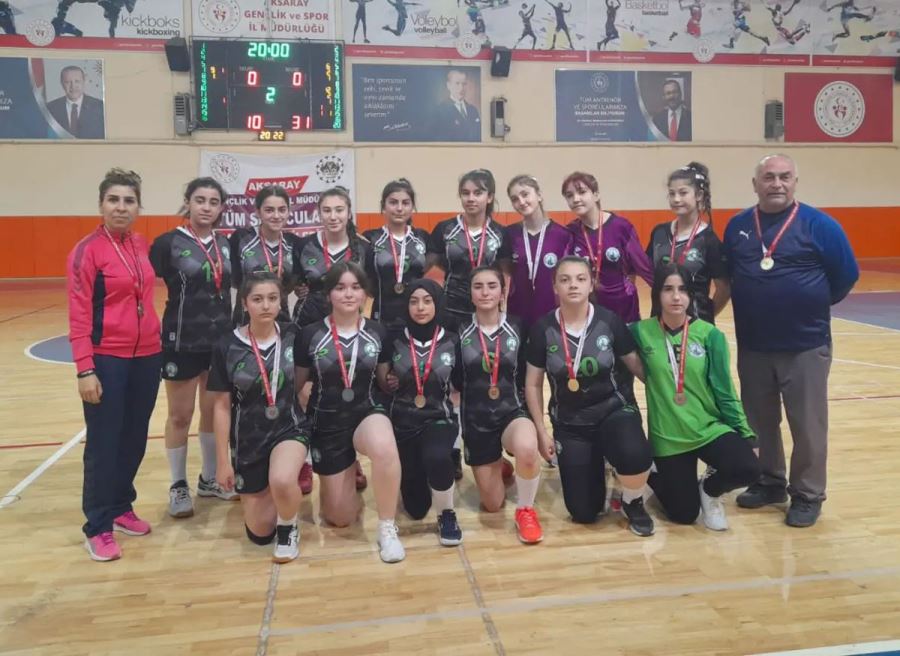 Analig Hentbolda Sivas Finallere Kaldı